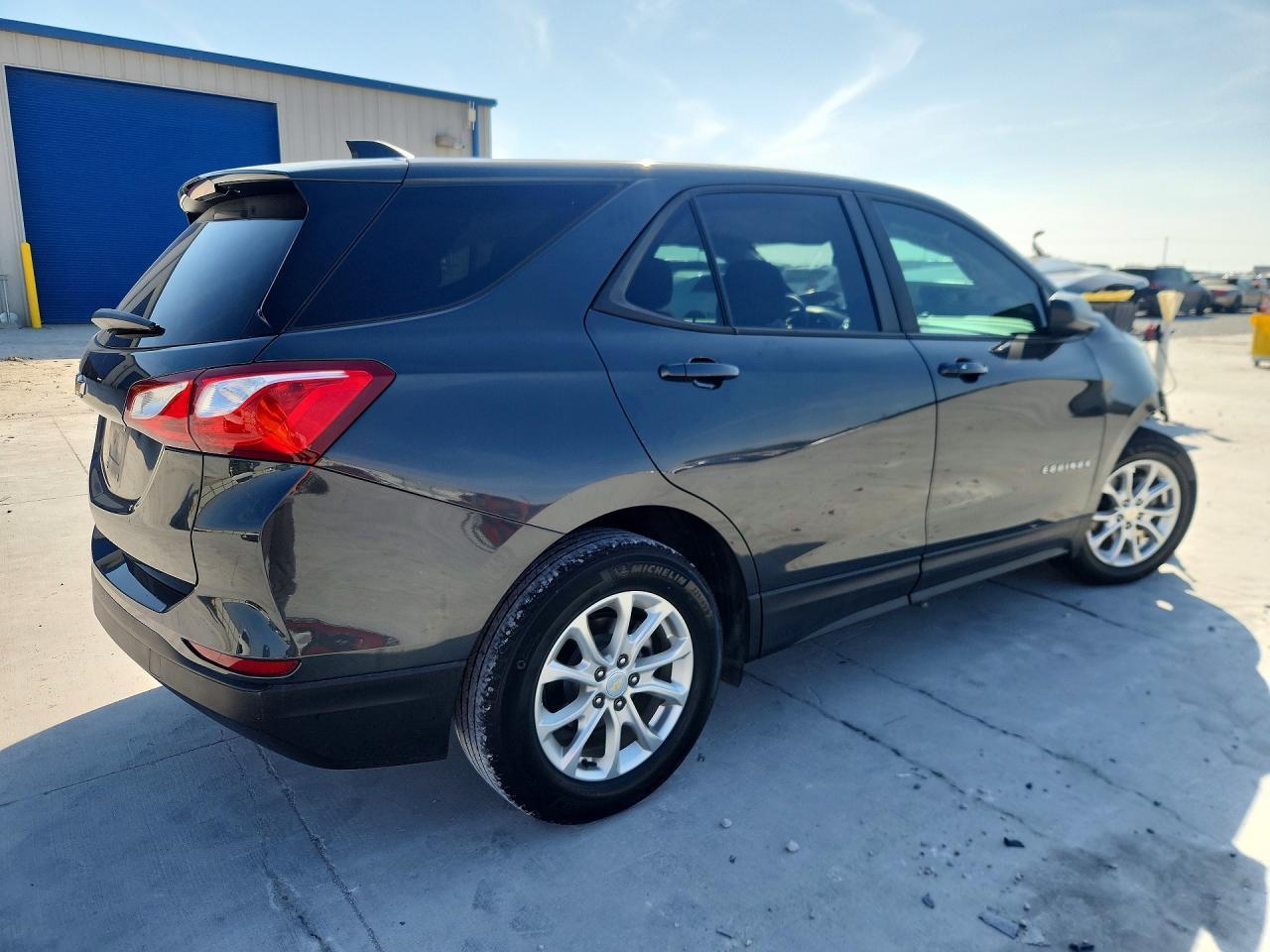 2021 Chevrolet Equinox Ls - Image 3