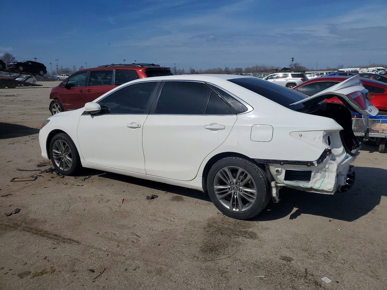 2016 Toyota Camry Se - Фото 2