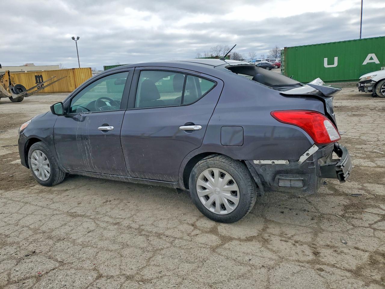 2015 Nissan Versa - Фото 2