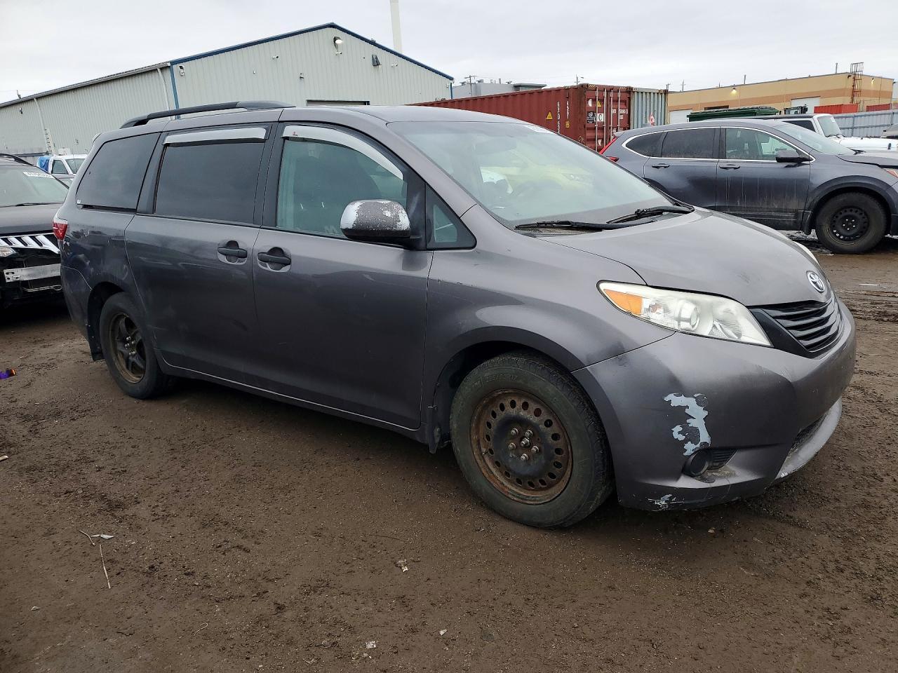 2015 Toyota Sienna L 7-Passenger - Фото 4
