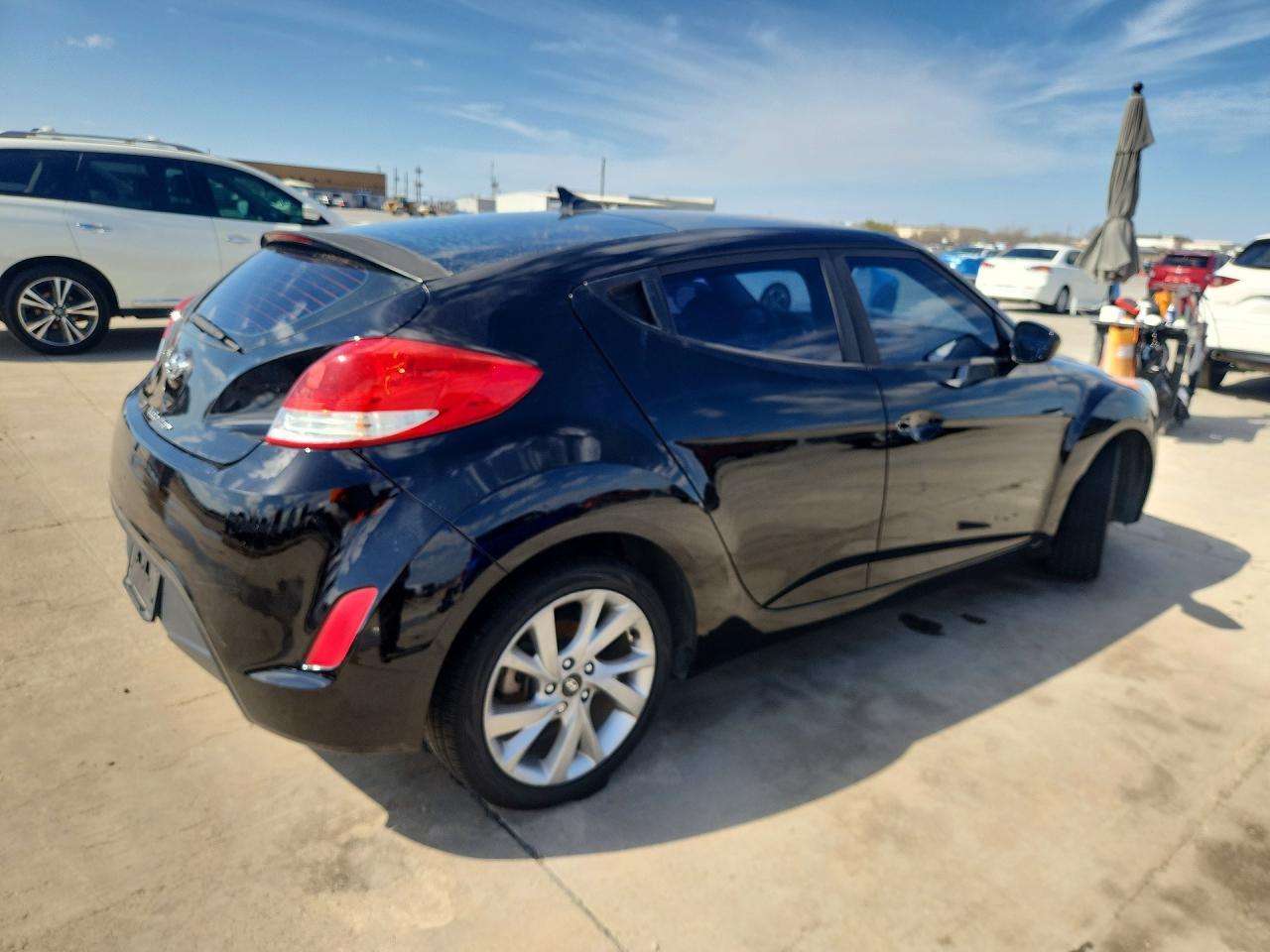 2016 Hyundai Veloster Base - Фото 3