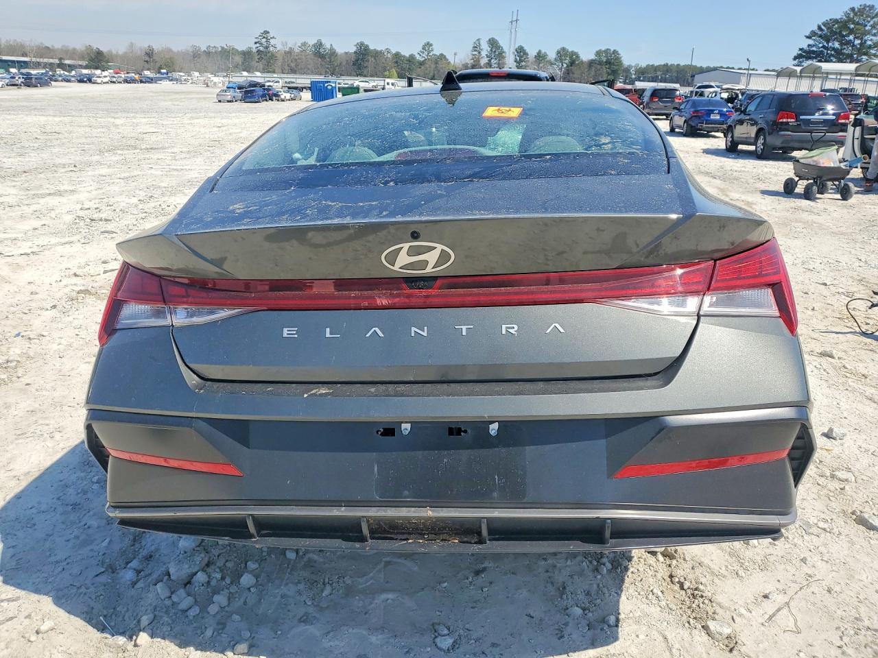 2025 Hyundai Elantra Sel Convenience - Image 6