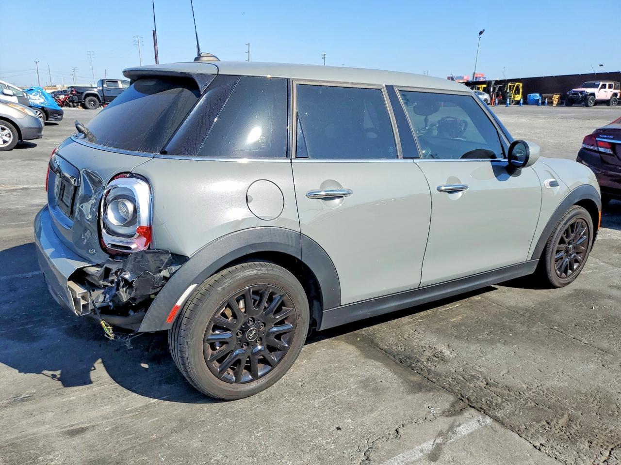 2020 Mini Cooper - Фото 3
