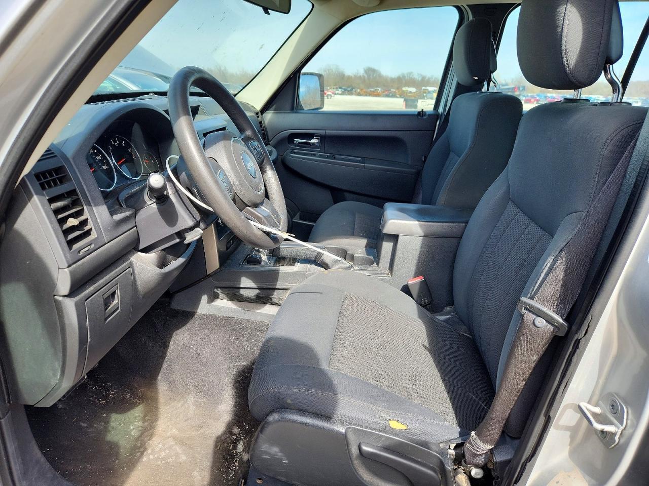 2012 Jeep Liberty - Image 7