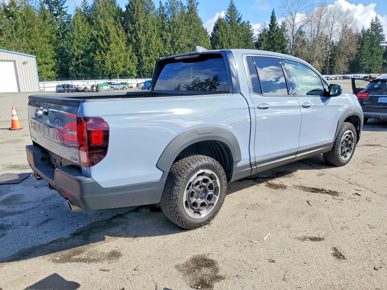 2024 Honda Ridgeline Sport - Image 3