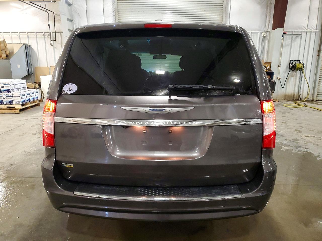 2016 Chrysler Town & Country Touring - Фото 6