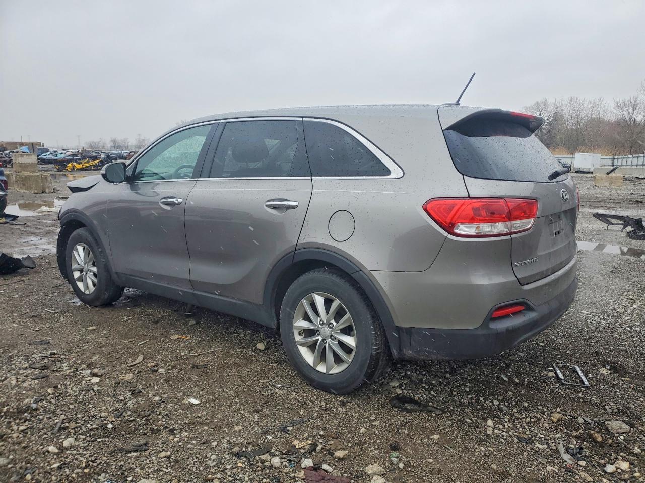 2016 Kia Sorento L - Image 2