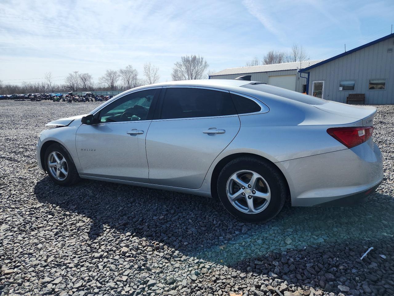 2017 Chevrolet Malibu Ls - Фото 2