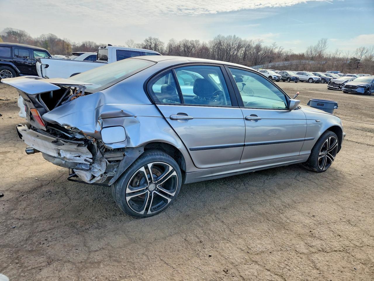2004 BMW 325 Xi - Image 3