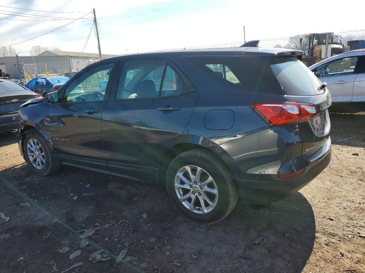 2019 Chevrolet Equinox Ls - Фото 2