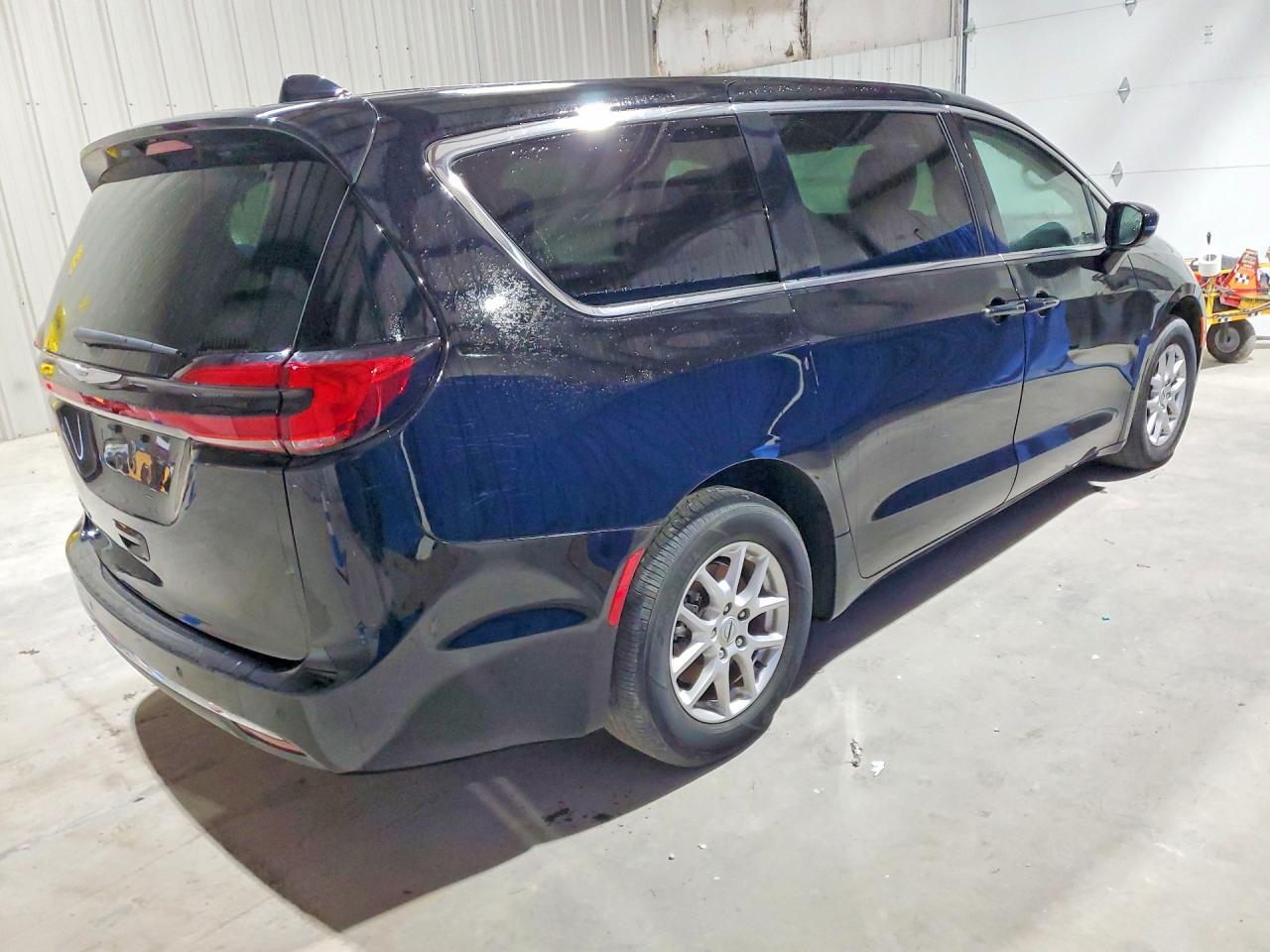 2024 Chrysler Pacifica Touring L - Фото 3