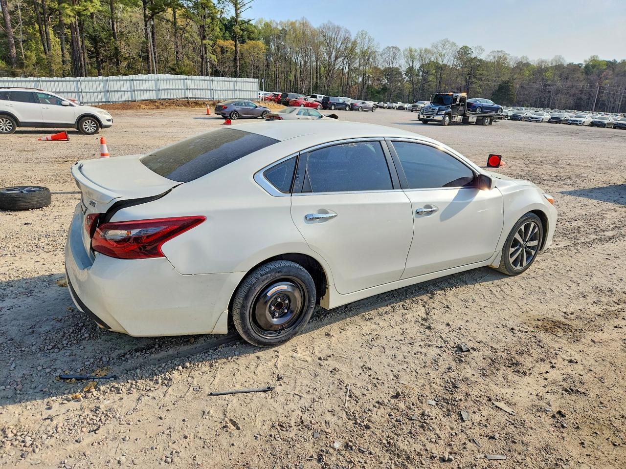 2017 Nissan Altima 2.5 Sr - Image 3