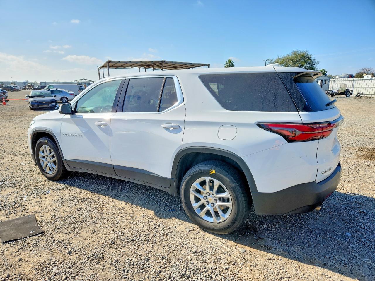2023 Chevrolet Traverse Ls - Фото 2