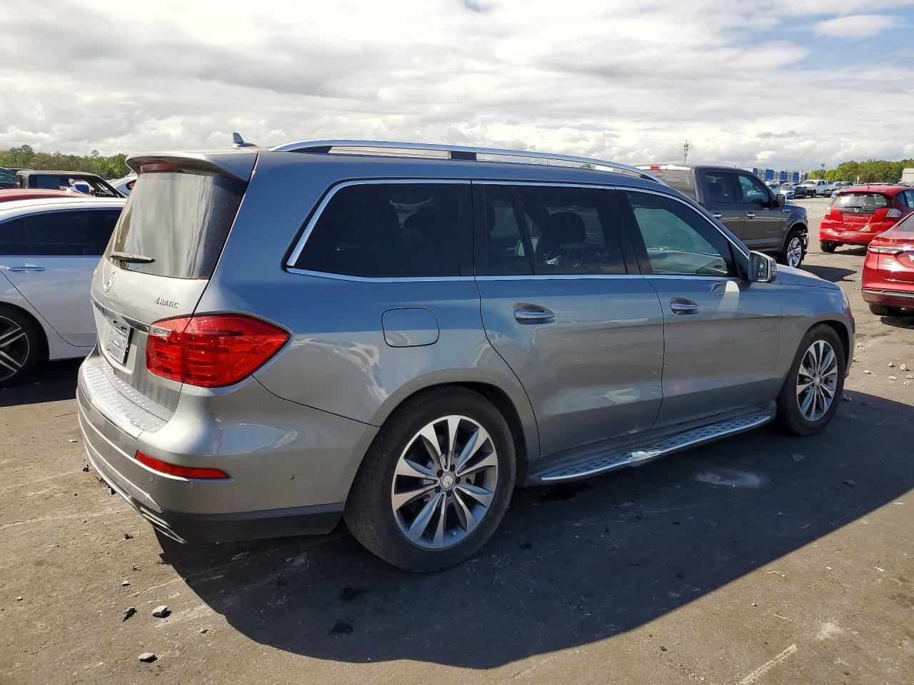 2015 Mercedes-Benz Gl 450 4Matic - Image 3