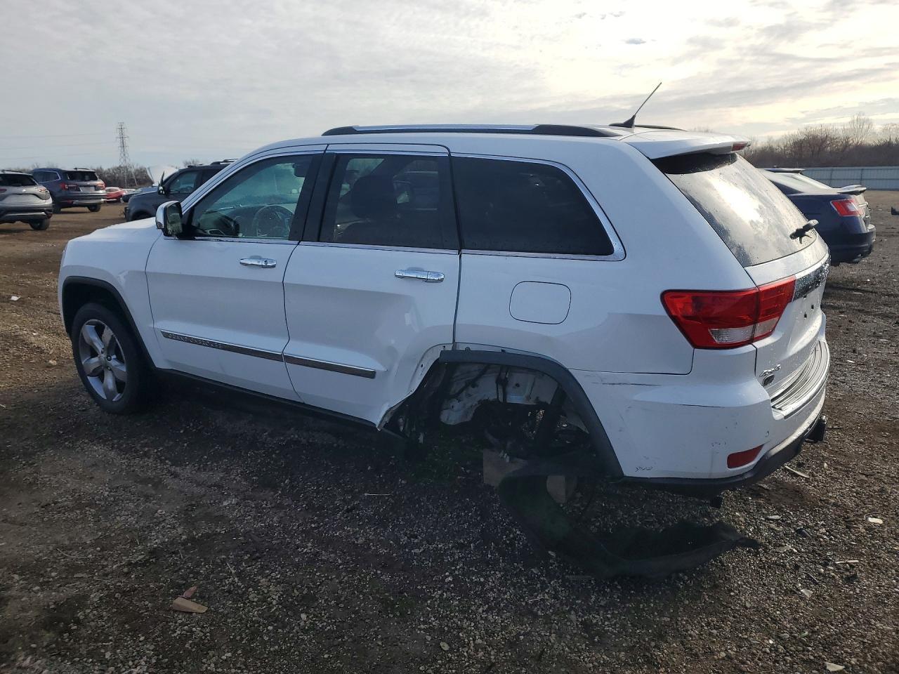 2013 Jeep Grand Cherokee Overland - Image 2