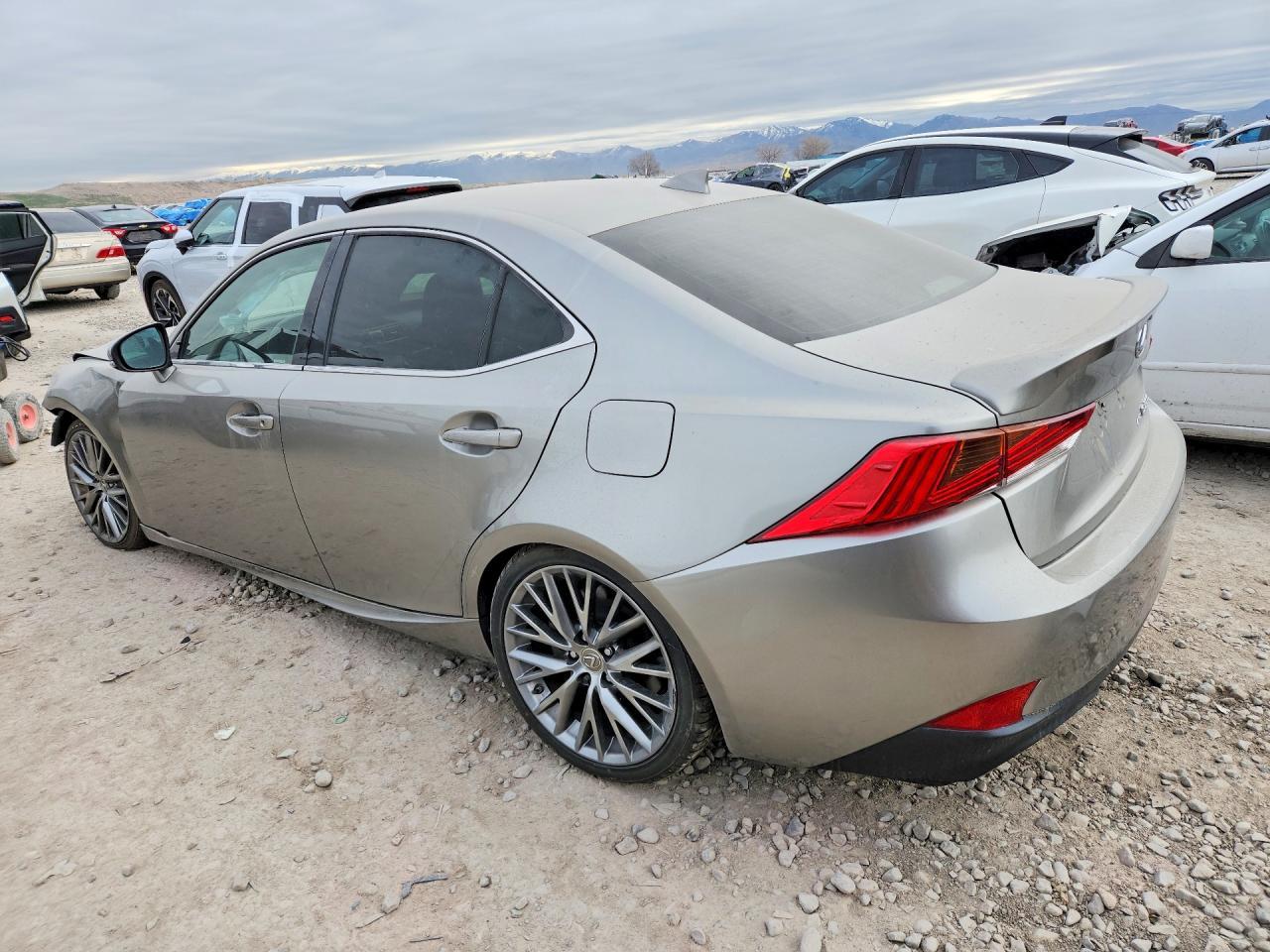 2017 Lexus Is 300 Base - Фото 2