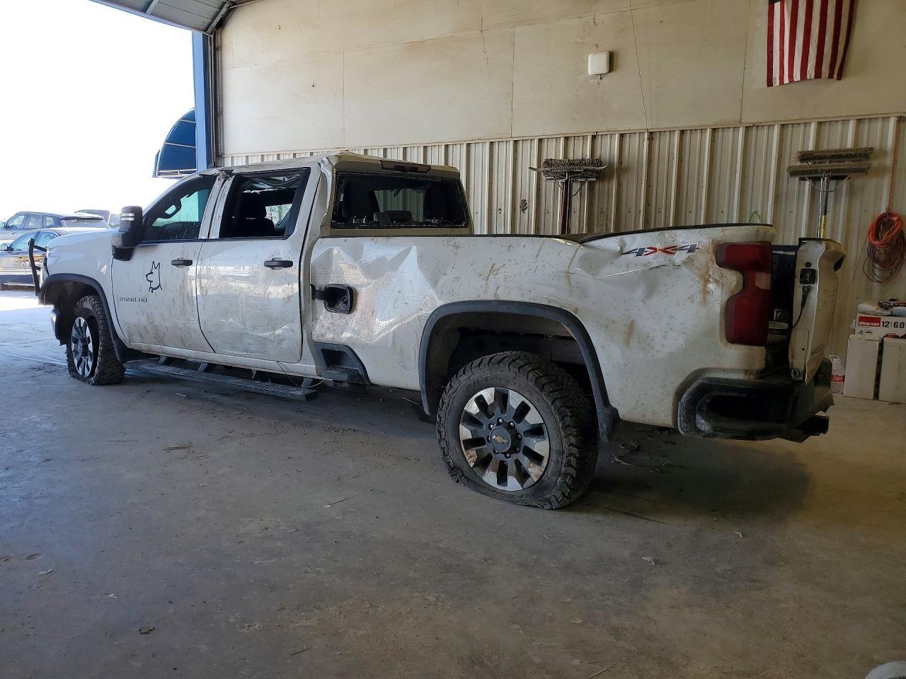 2022 Chevrolet Silverado K2500 Custom - Фото 2