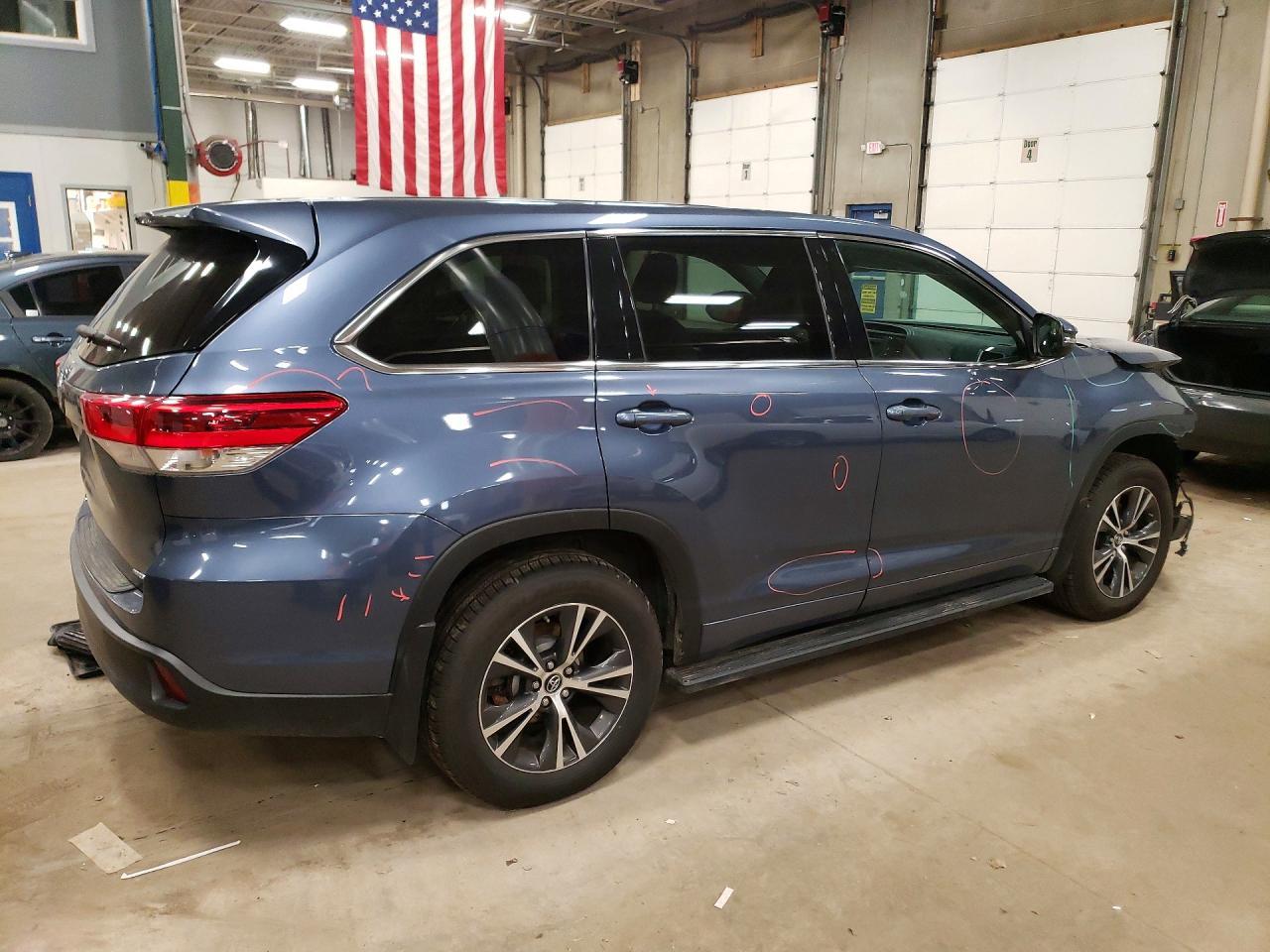 2018 Toyota Highlander Le - Фото 3