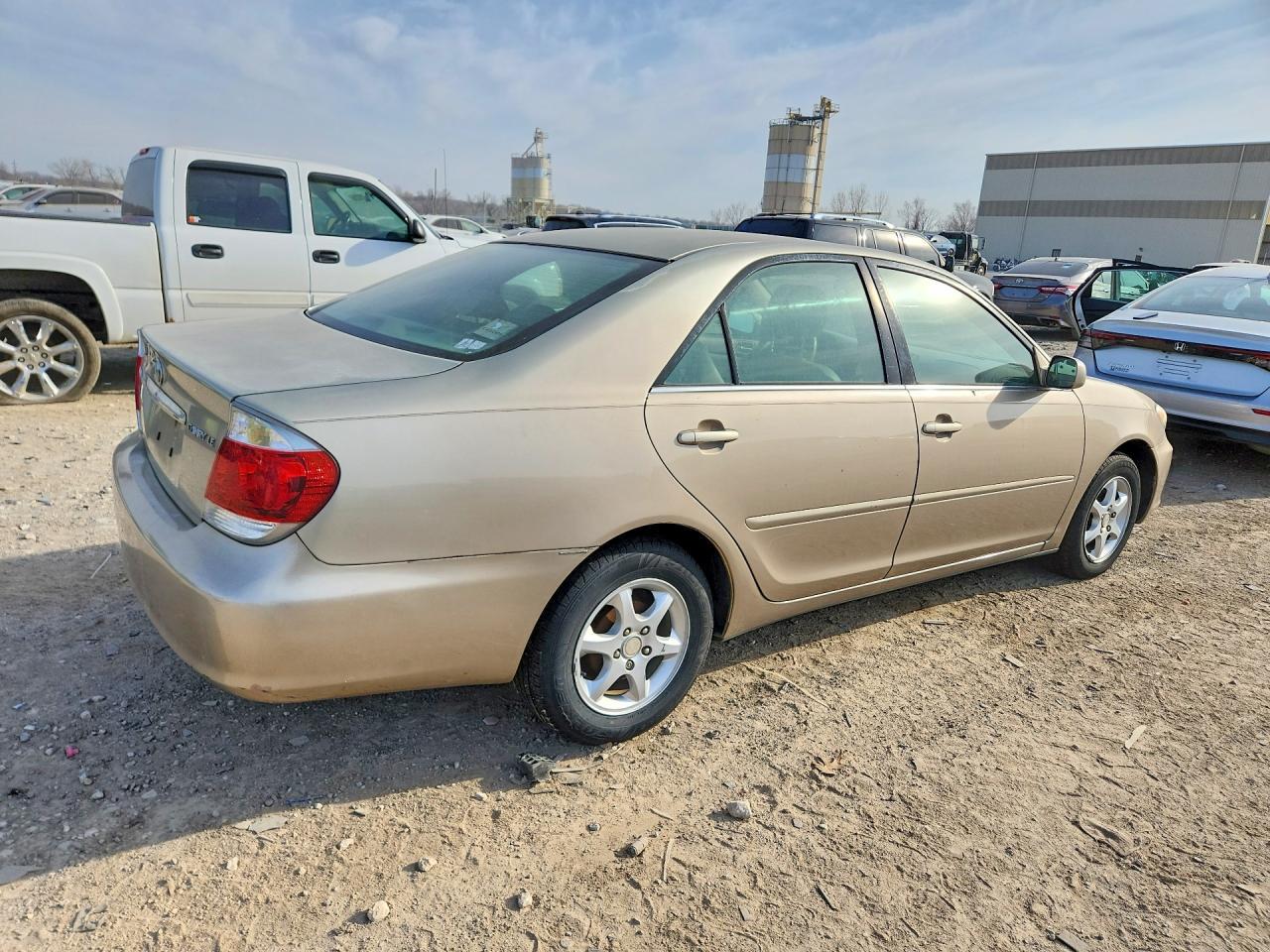 2005 Toyota Camry Le - Фото 3