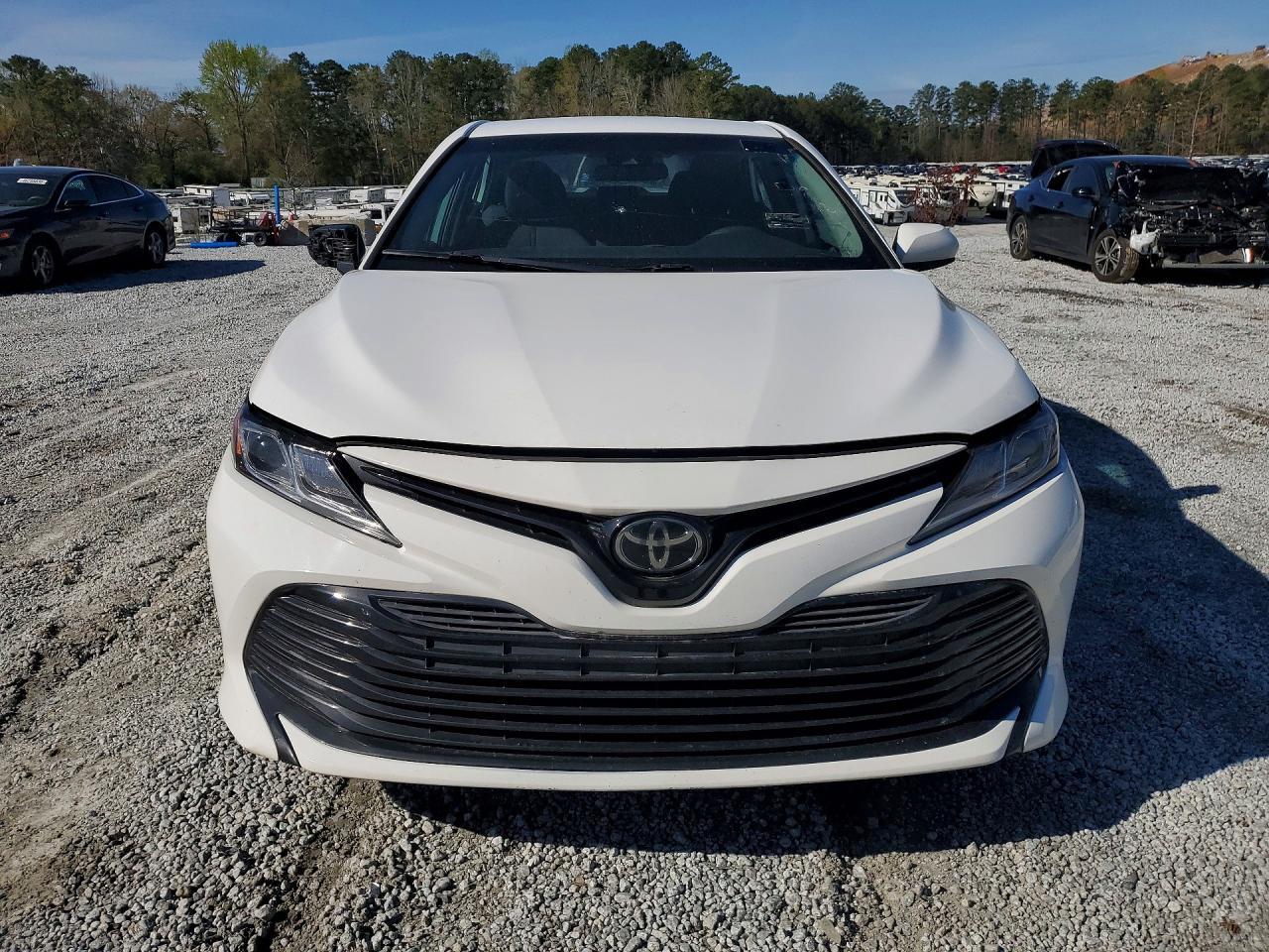 2020 Toyota Camry Le - Фото 5