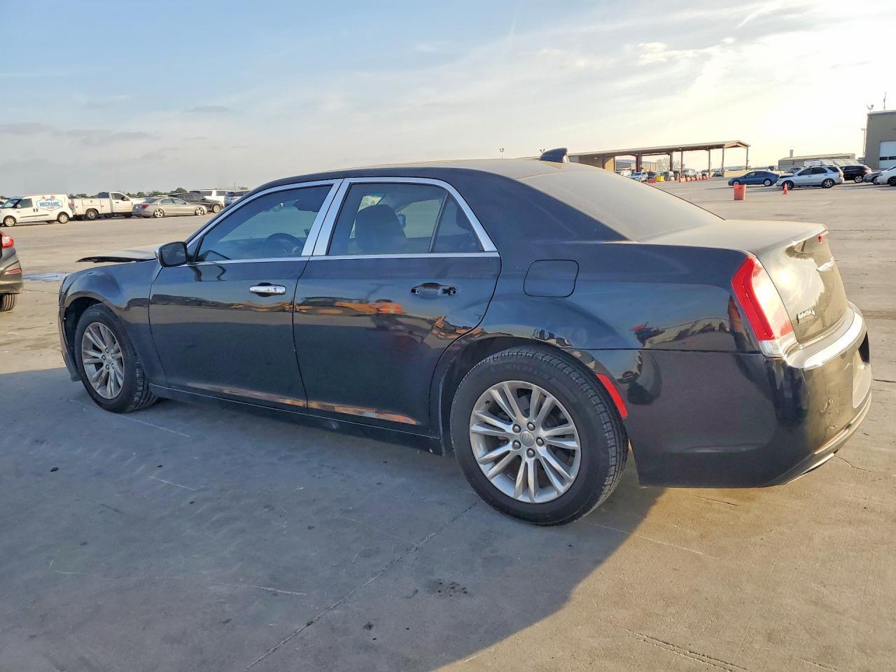 2017 Chrysler 300C - Фото 2
