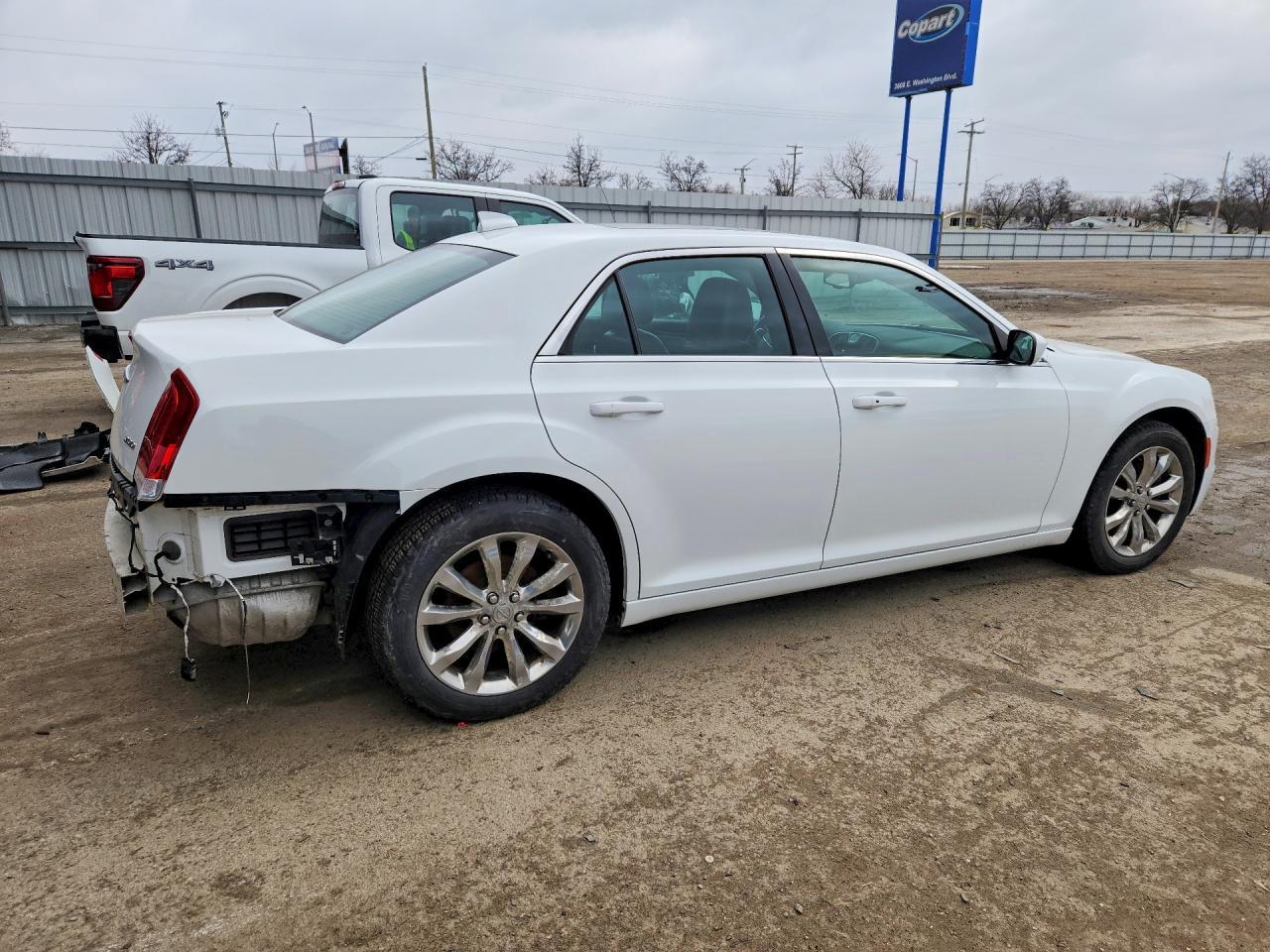 2016 Chrysler 300 Limited - Image 3