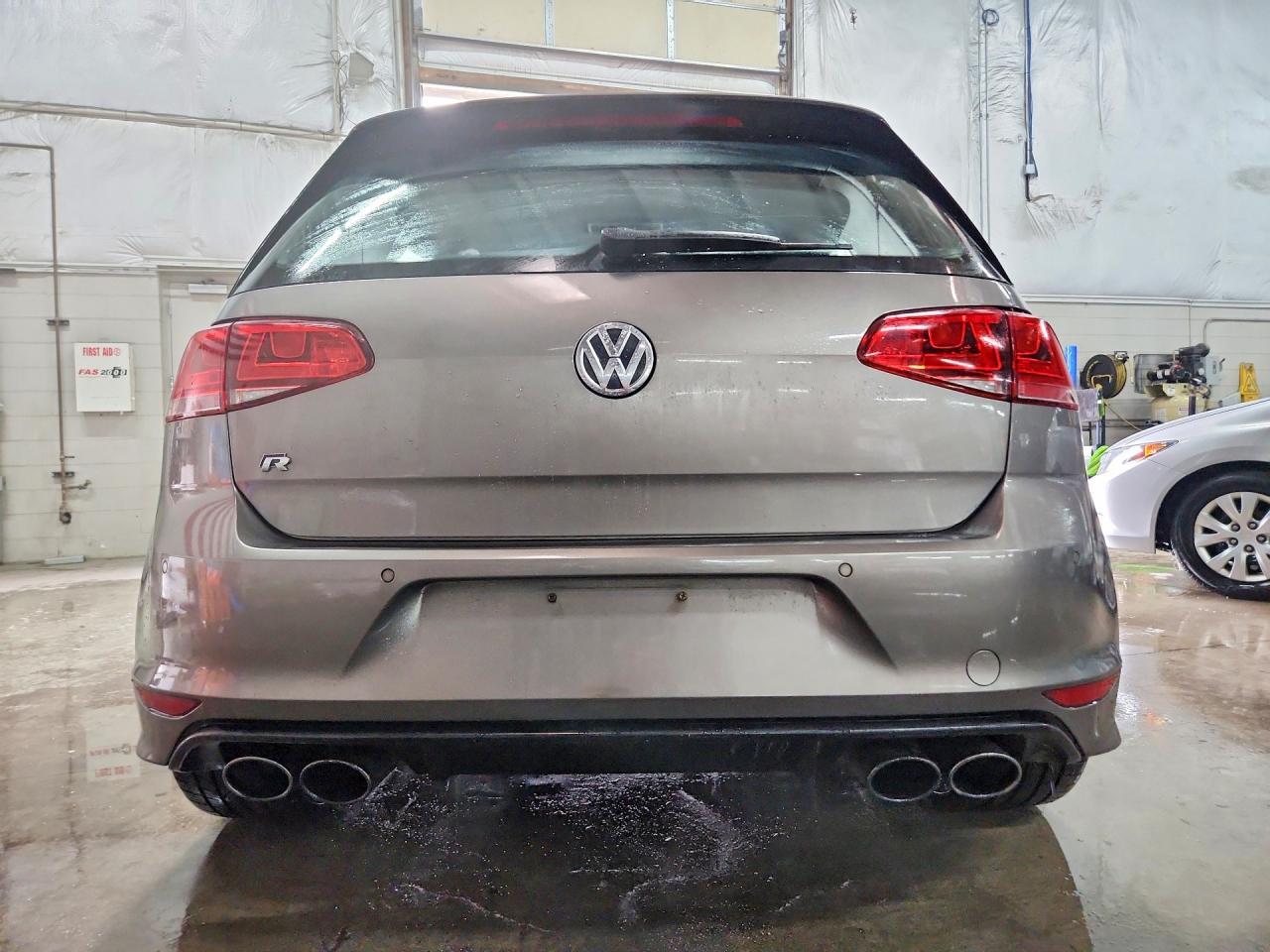 2016 Volkswagen Golf R - Image 6