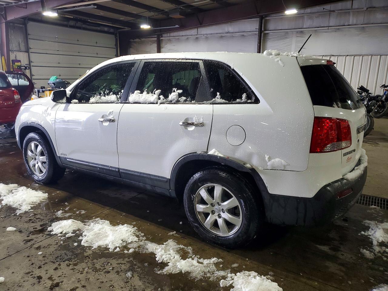 2013 Kia Sorento Lx - Image 2