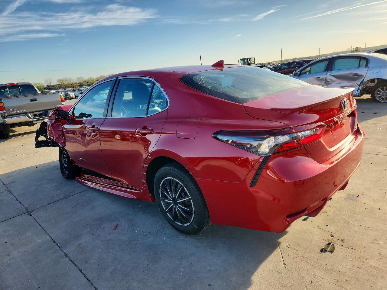 2021 Toyota Camry Se - Фото 2