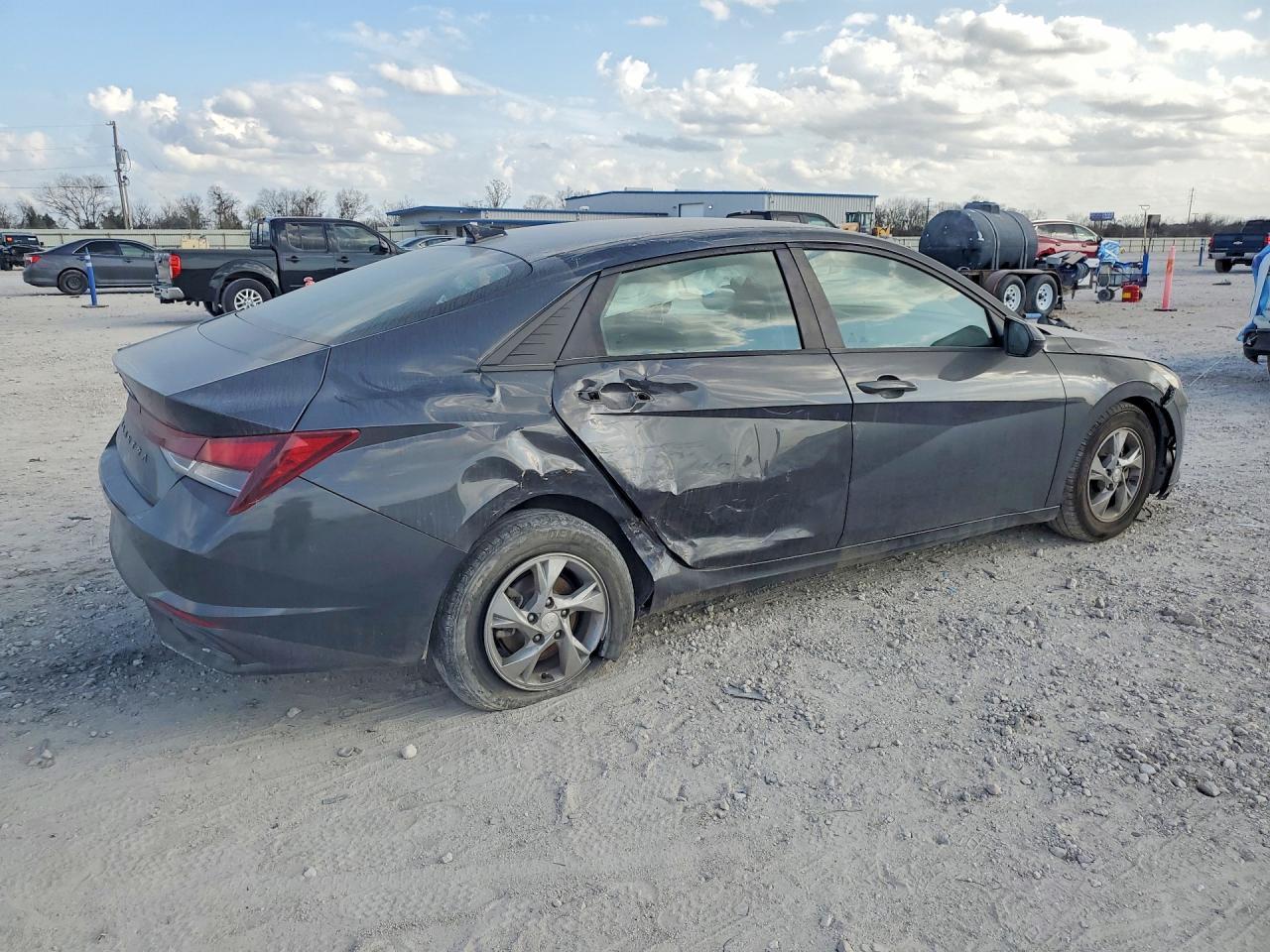 2021 Hyundai Elantra Se - Фото 3