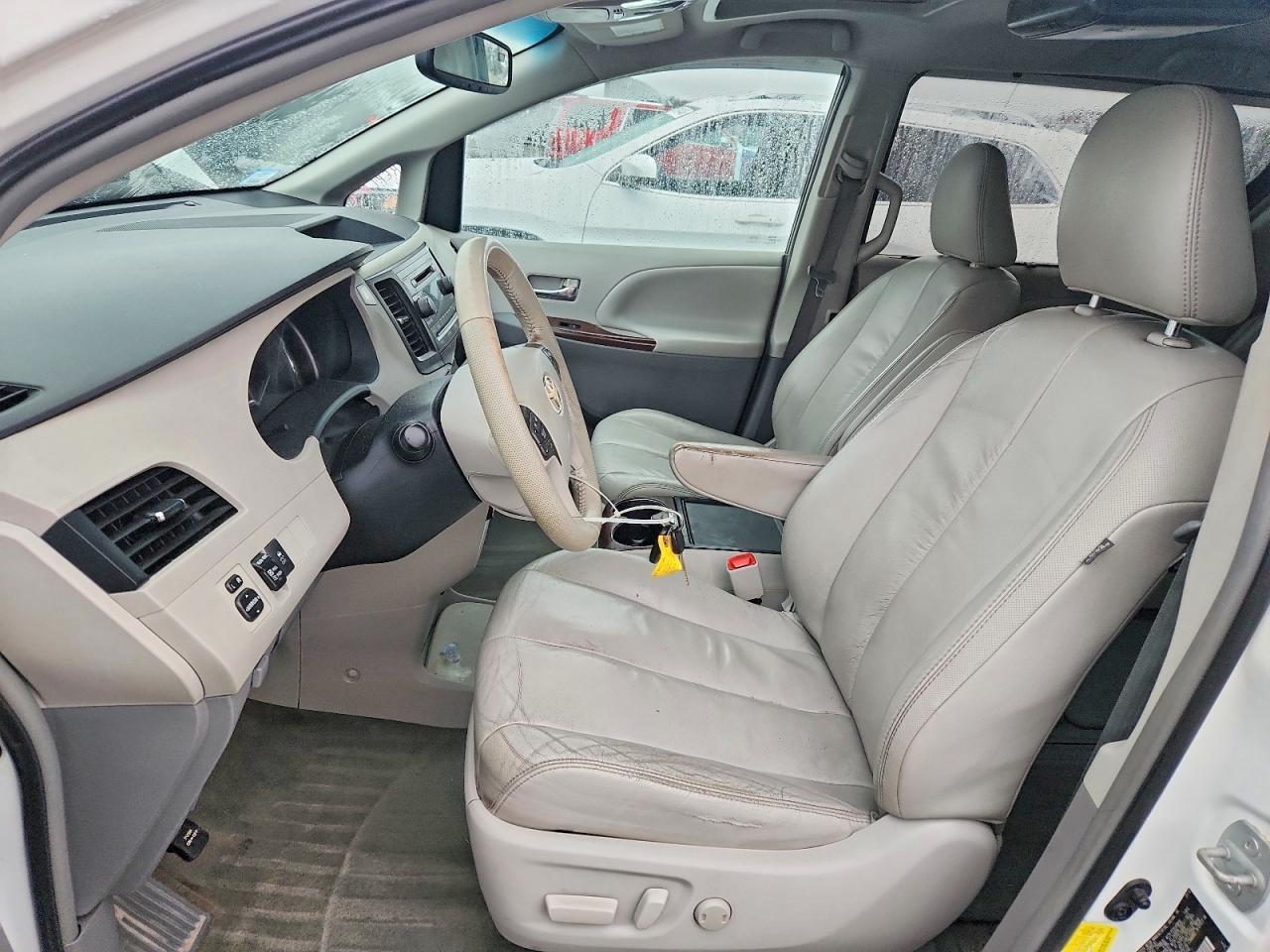 2012 Toyota Sienna Xle 7-Passenger - Фото 7