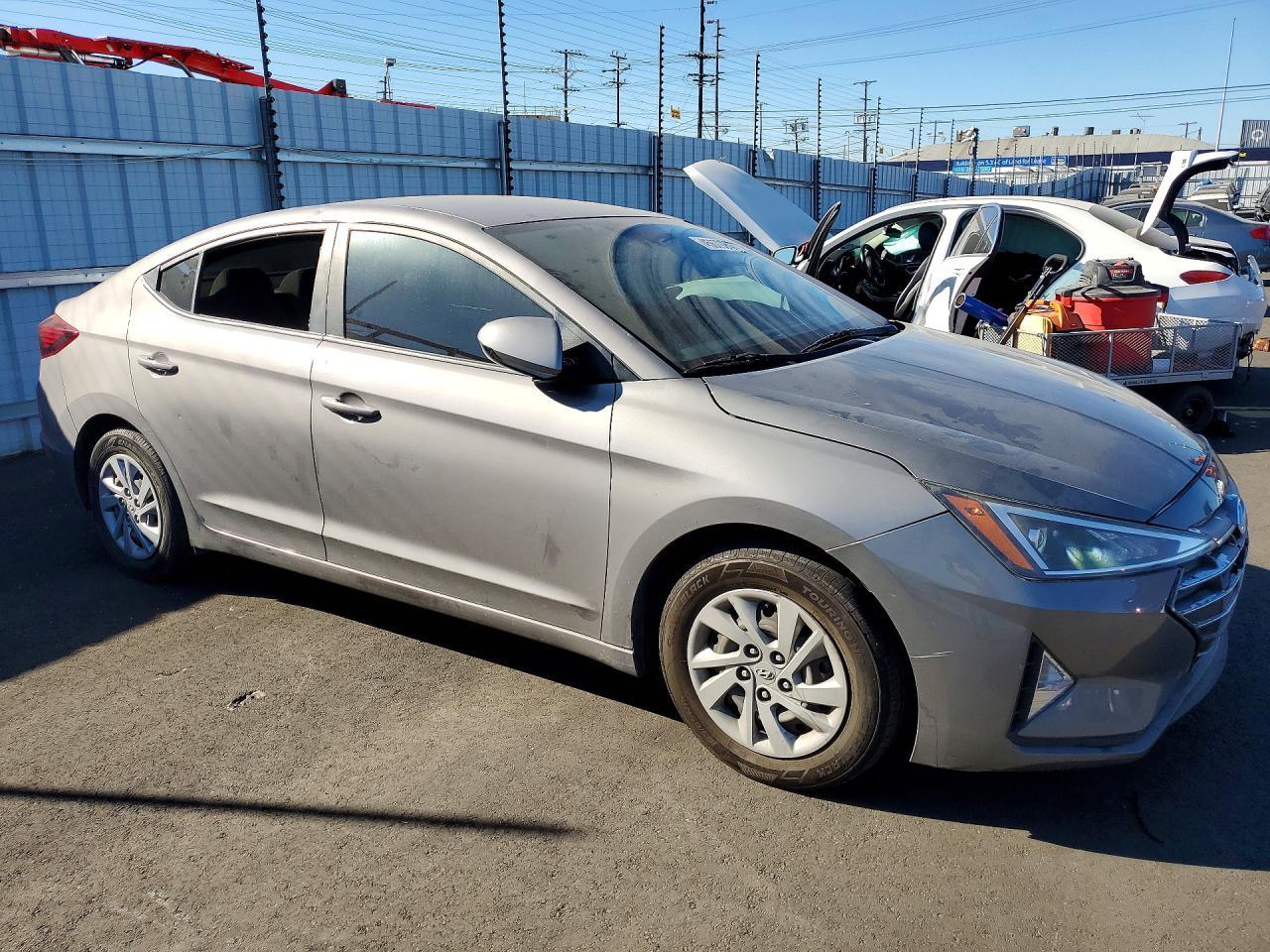 2020 Hyundai Elantra Se - Фото 4