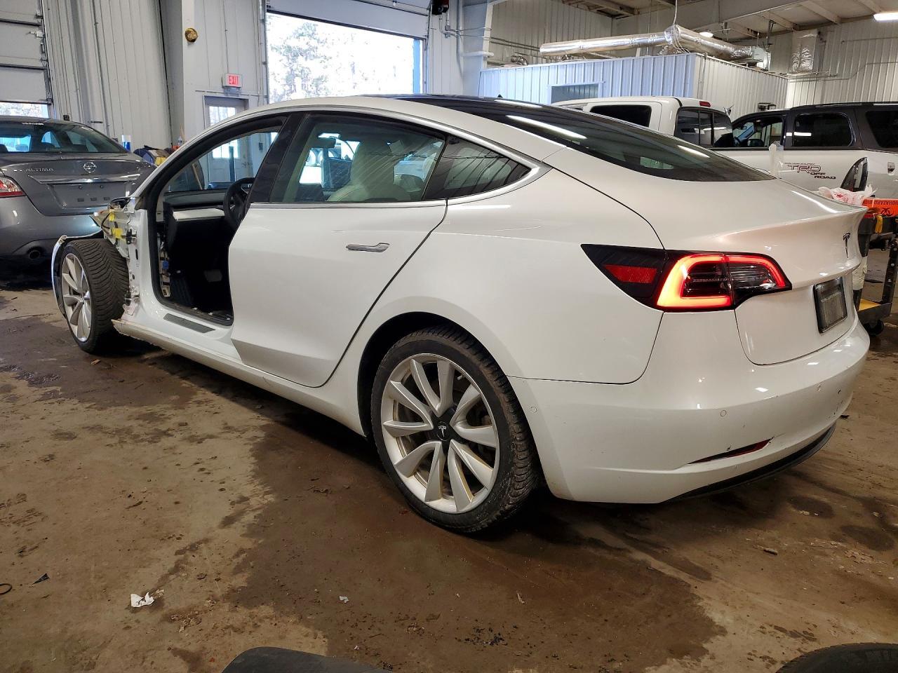 2019 Tesla Model 3 - Фото 2