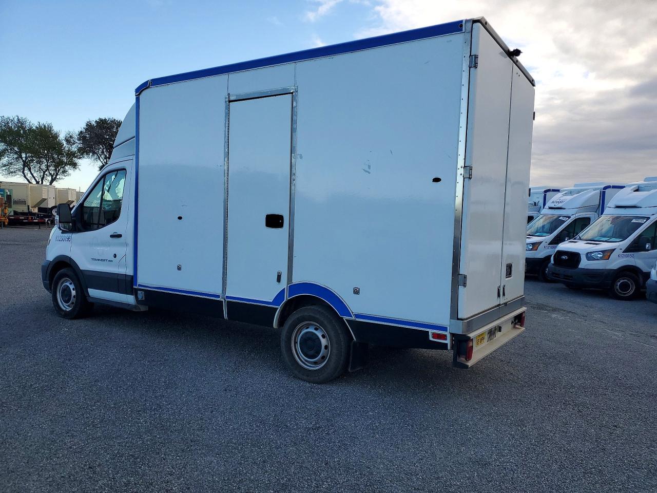 2020 Ford Transit Delivery Truck - Фото 2