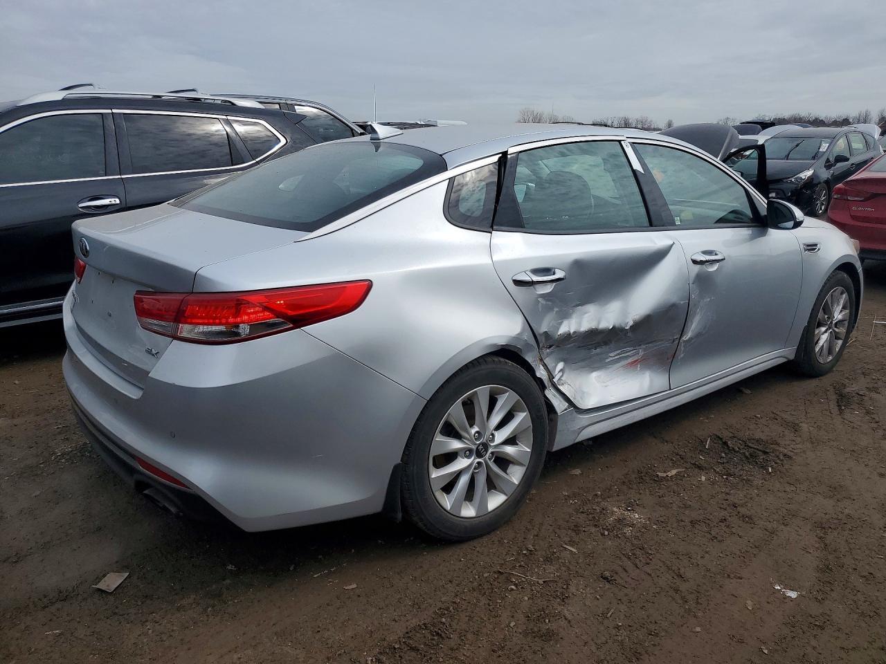 2018 Kia Optima Ex - Image 3