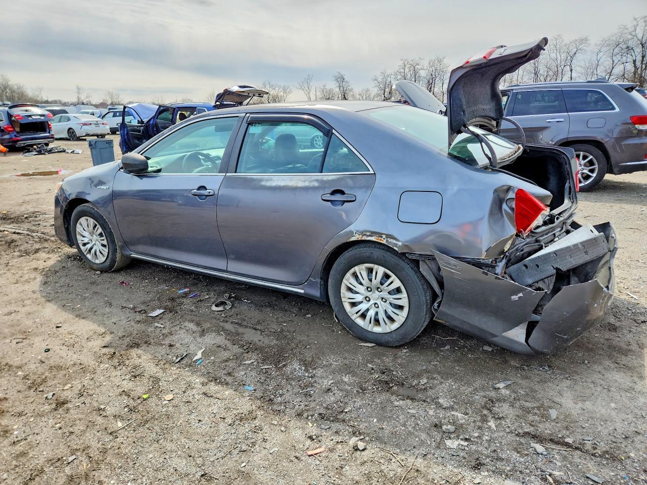 2014 Toyota Camry Hybrid Le - Фото 2