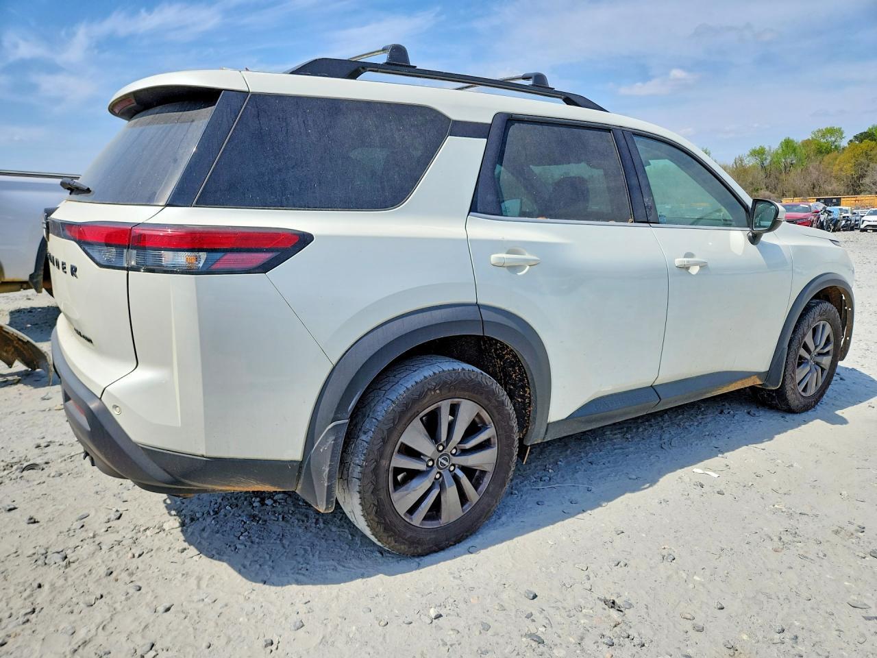 2022 Nissan Pathfinder Sv - Image 3
