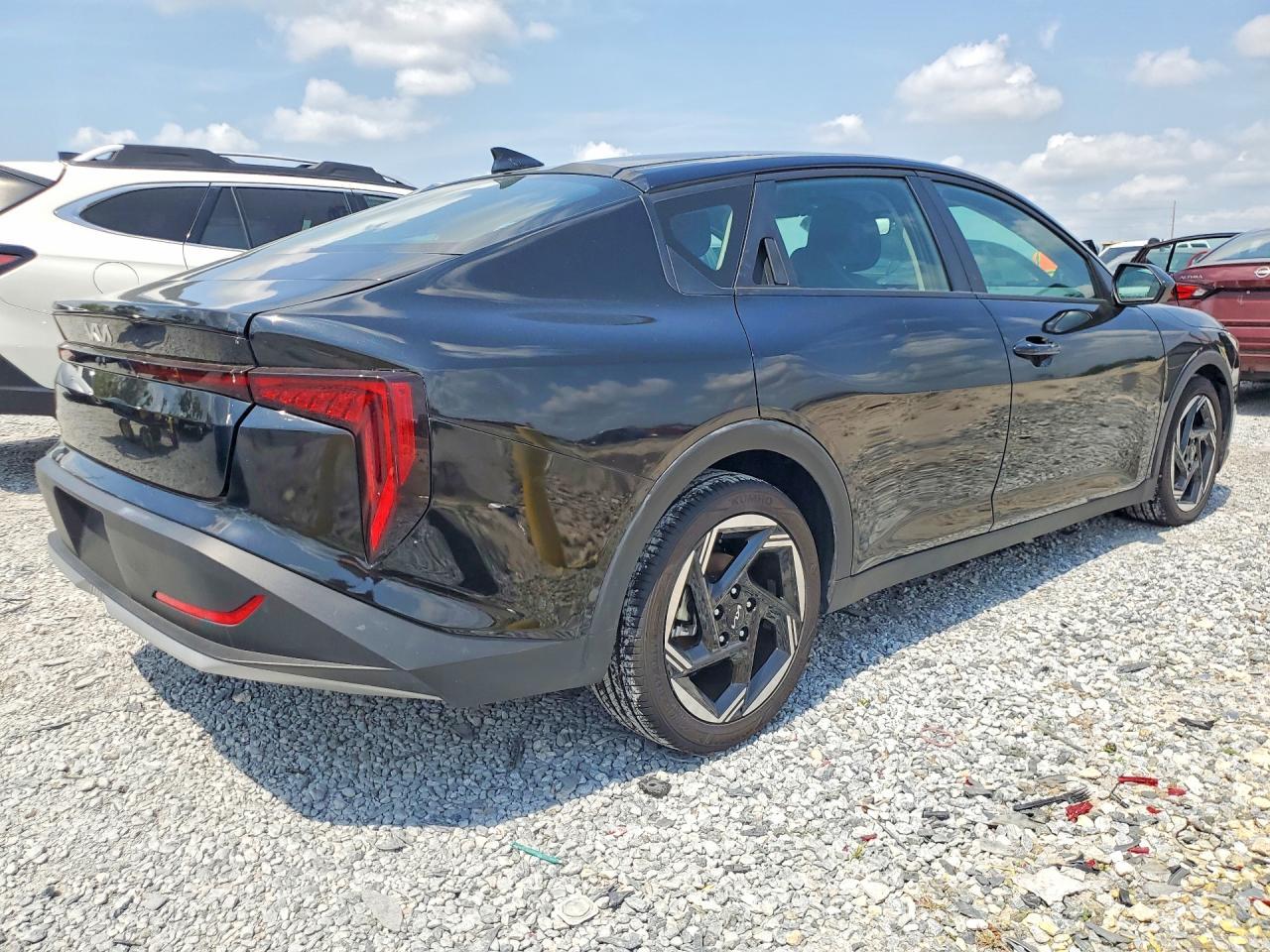 2025 Kia K4 Lxs - Image 3