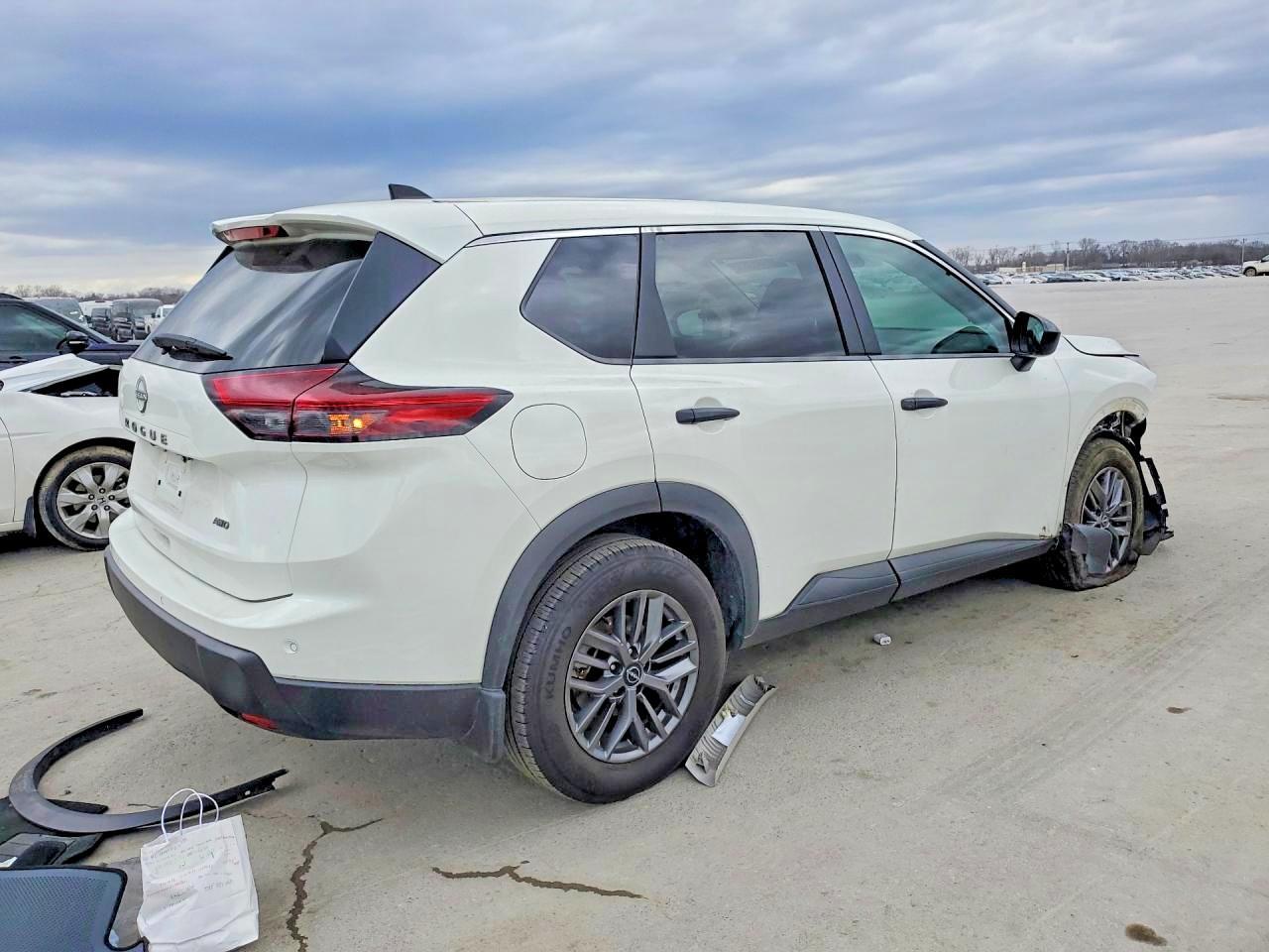 2027 Nissan Rogue S - Фото 3