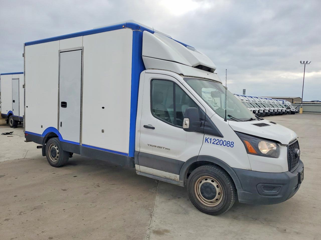 2022 Ford Transit Delivery Truck - Фото 4