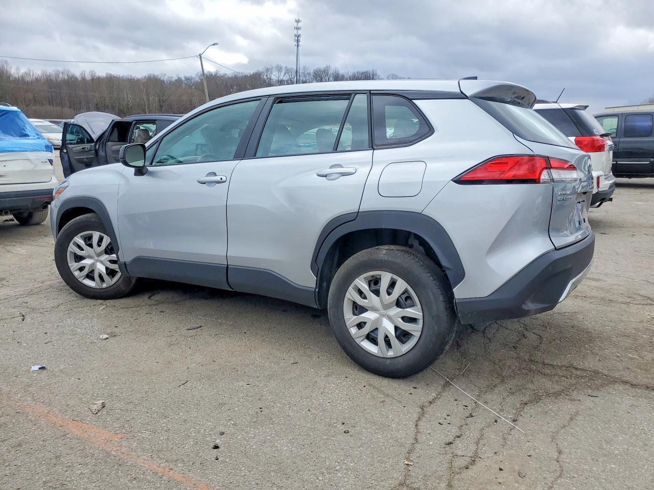 2022 Toyota Corolla Cross L - Image 2