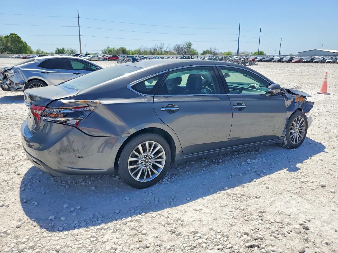 2016 Toyota Avalon Hybrid Limited - Image 3