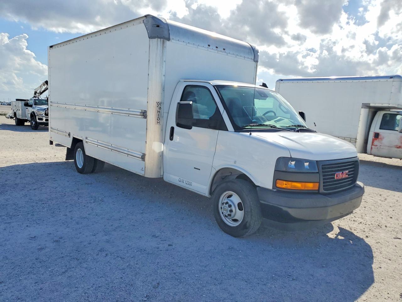 2020 GMC Savana Box Truck - Image 4