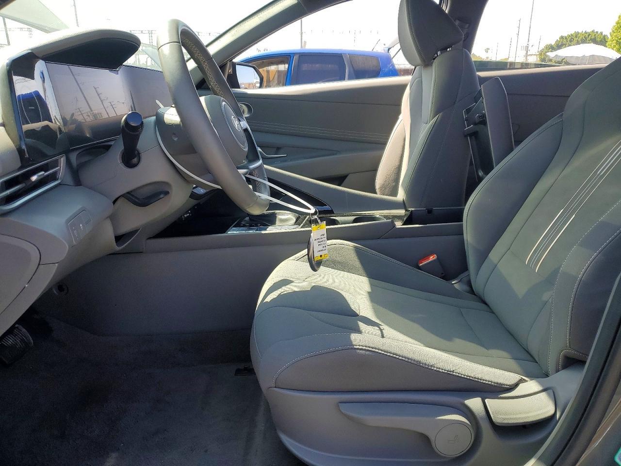 2025 Hyundai Elantra Sel Convenience - Фото 7