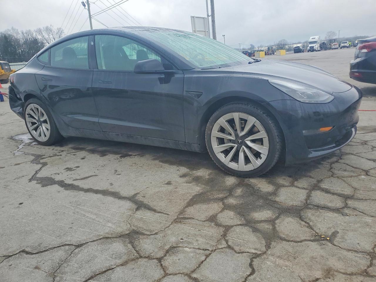 2023 Tesla Model 3 - Image 4