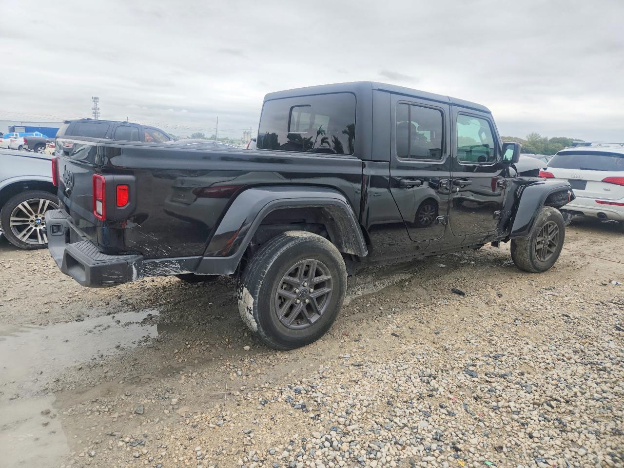 2024 Jeep Gladiator Sport - Image 3