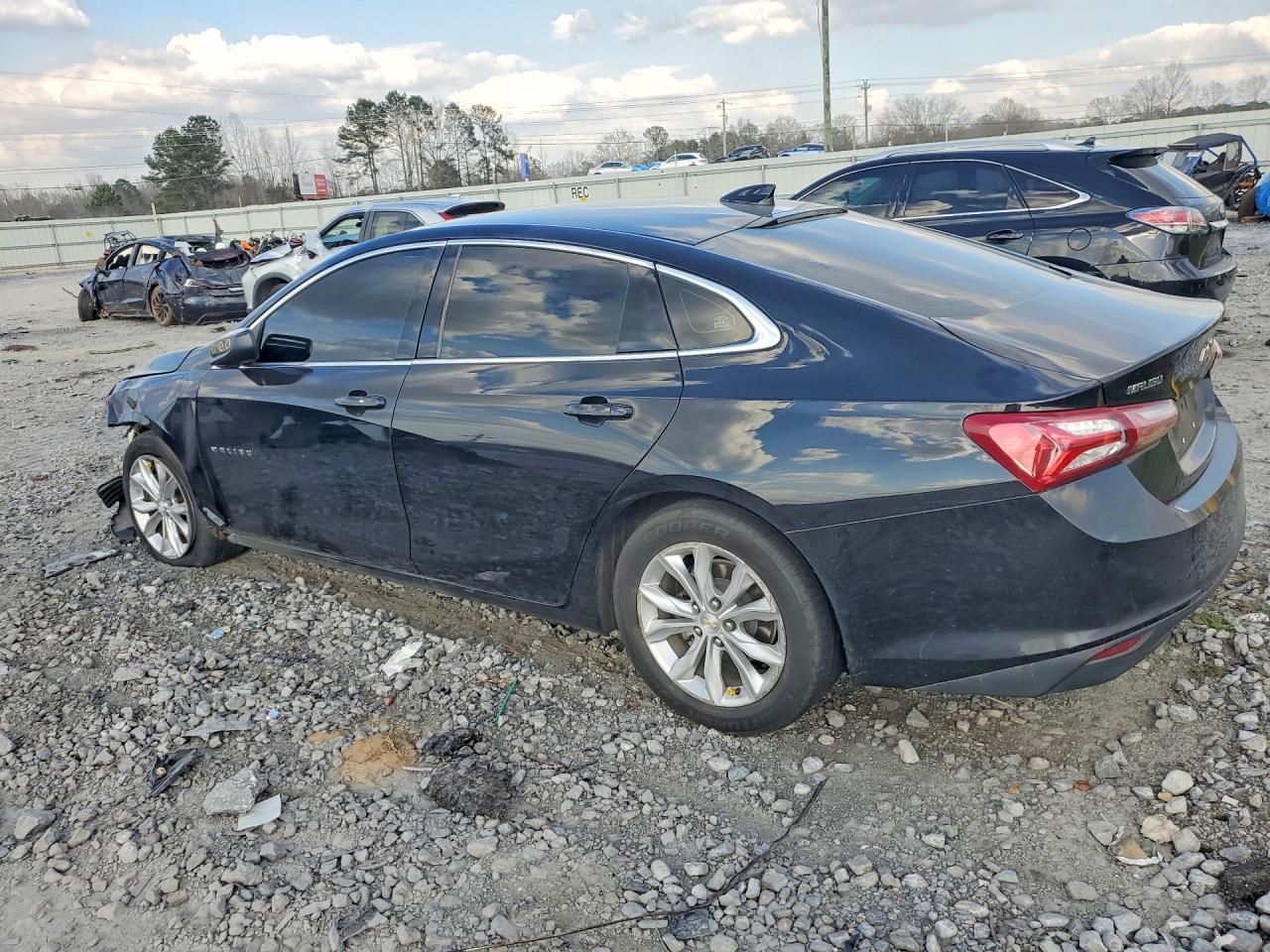 2022 Chevrolet Malibu Lt - Фото 2