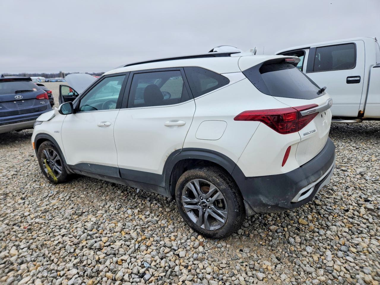 2023 Kia Seltos S - Image 2