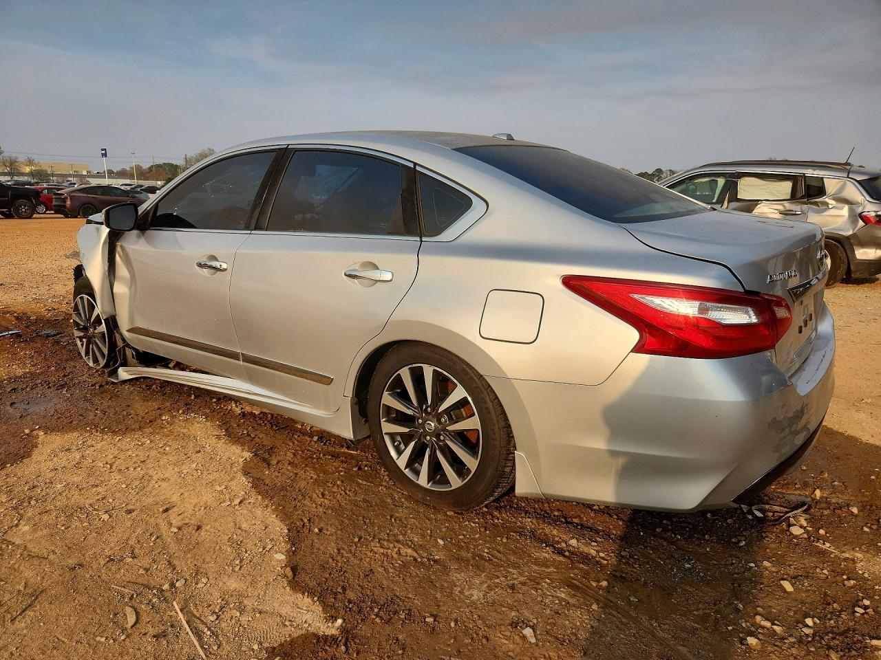 2016 Nissan Altima 2.5 Sv - Image 2