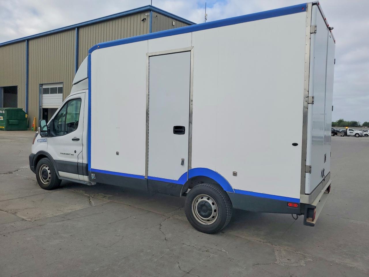 2022 Ford Transit Delivery Truck - Фото 2